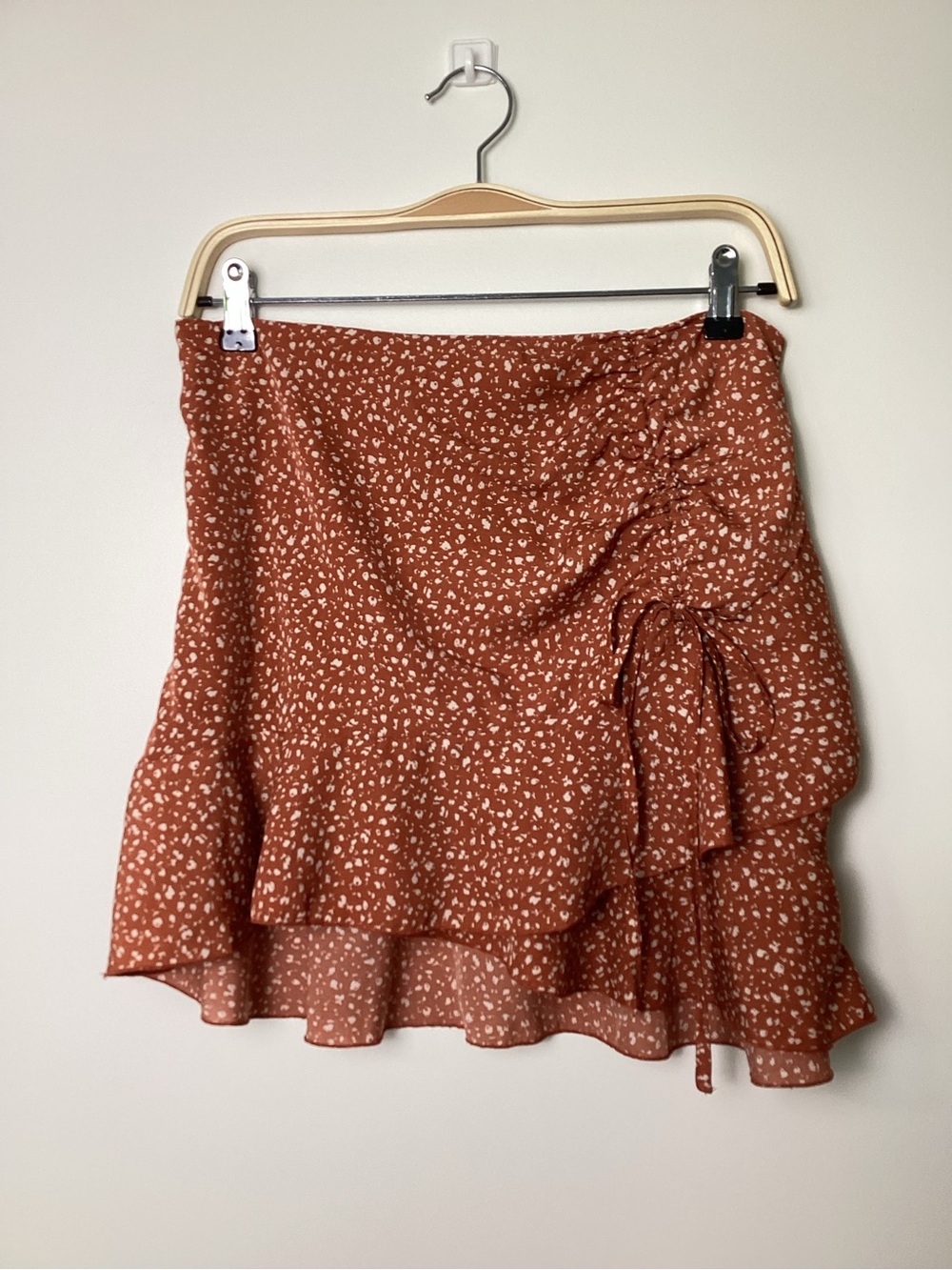 SHEIN Rust Floral Drawstring Ruffle Mini Skirt - Picture 2 of 8